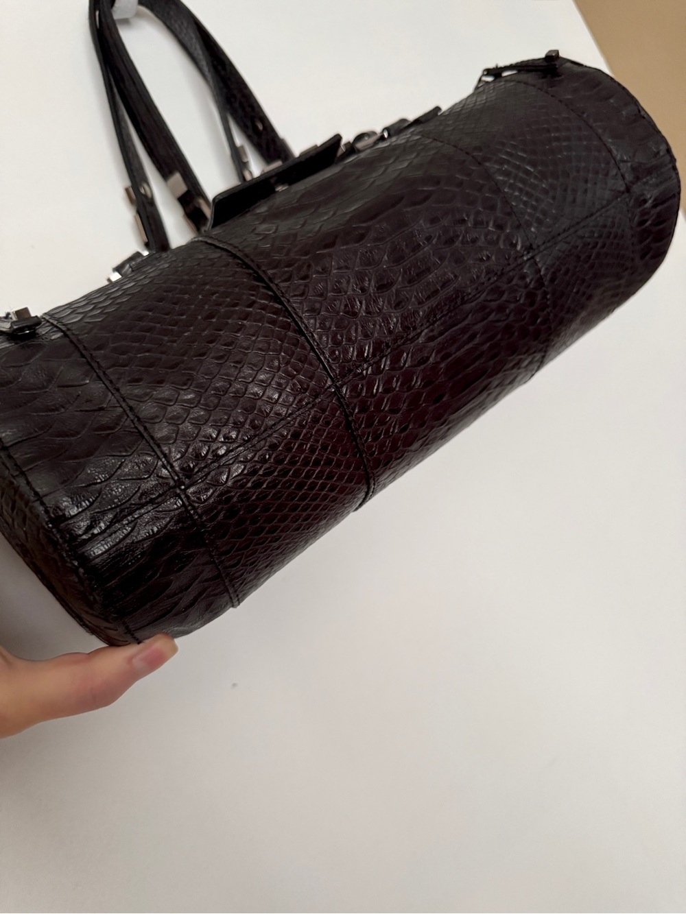 Charles David Black Leather Snakeskin Embossed Barrel Shoulder Bag - Picture 7 of 12